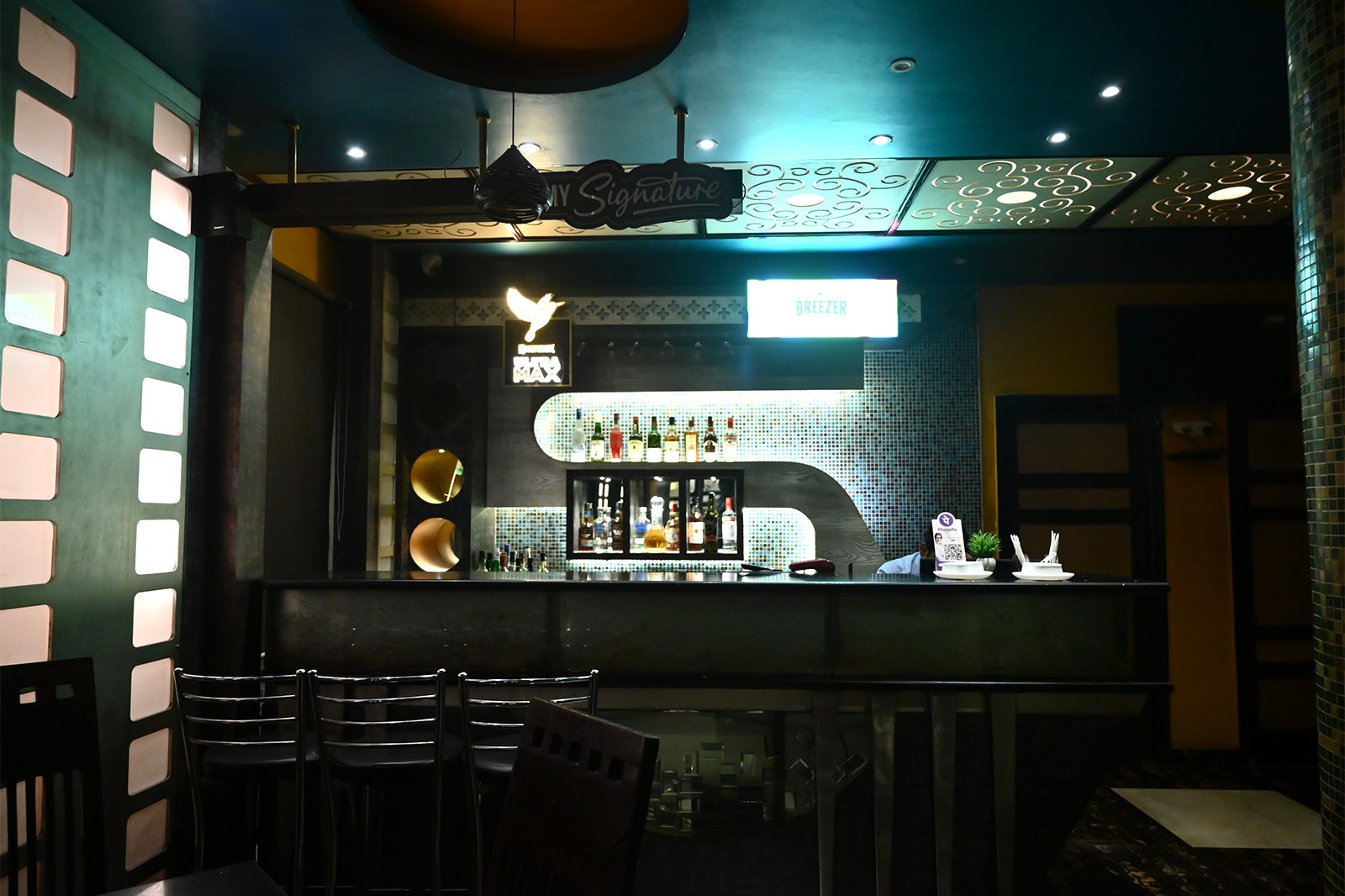 Luxury Bar